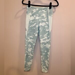Under Armour mint camo Leggings Size Small